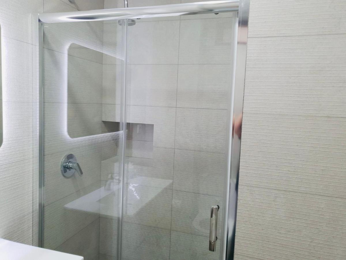 Central Lagos Apt With Marina Views Near Beaches Bagian luar foto