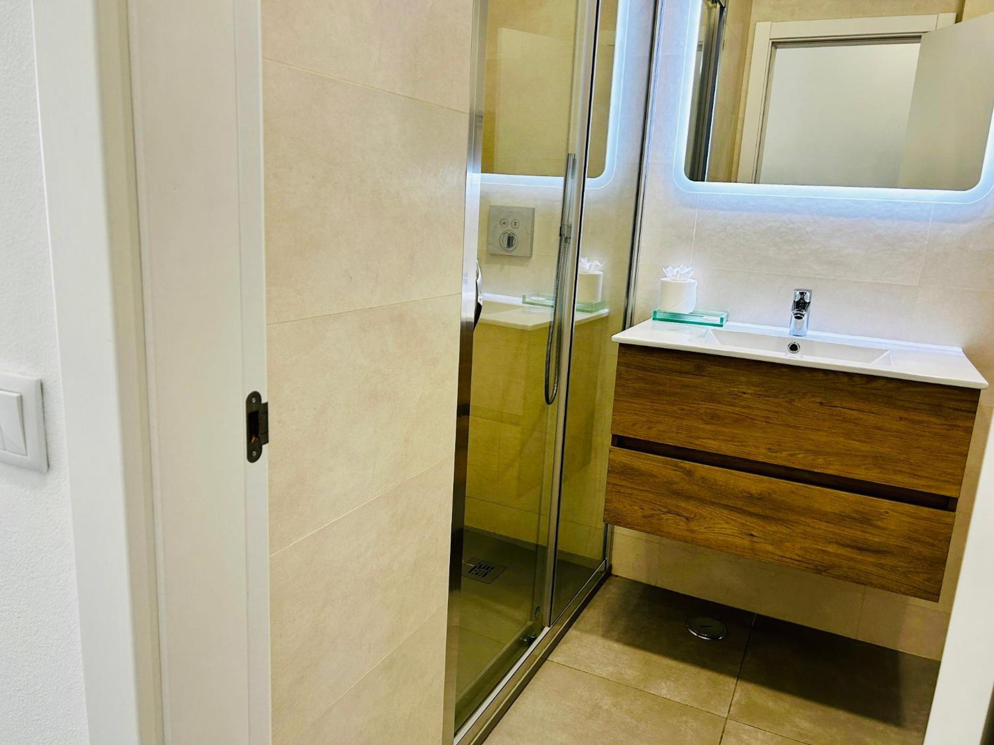 Central Lagos Apt With Marina Views Near Beaches Bagian luar foto