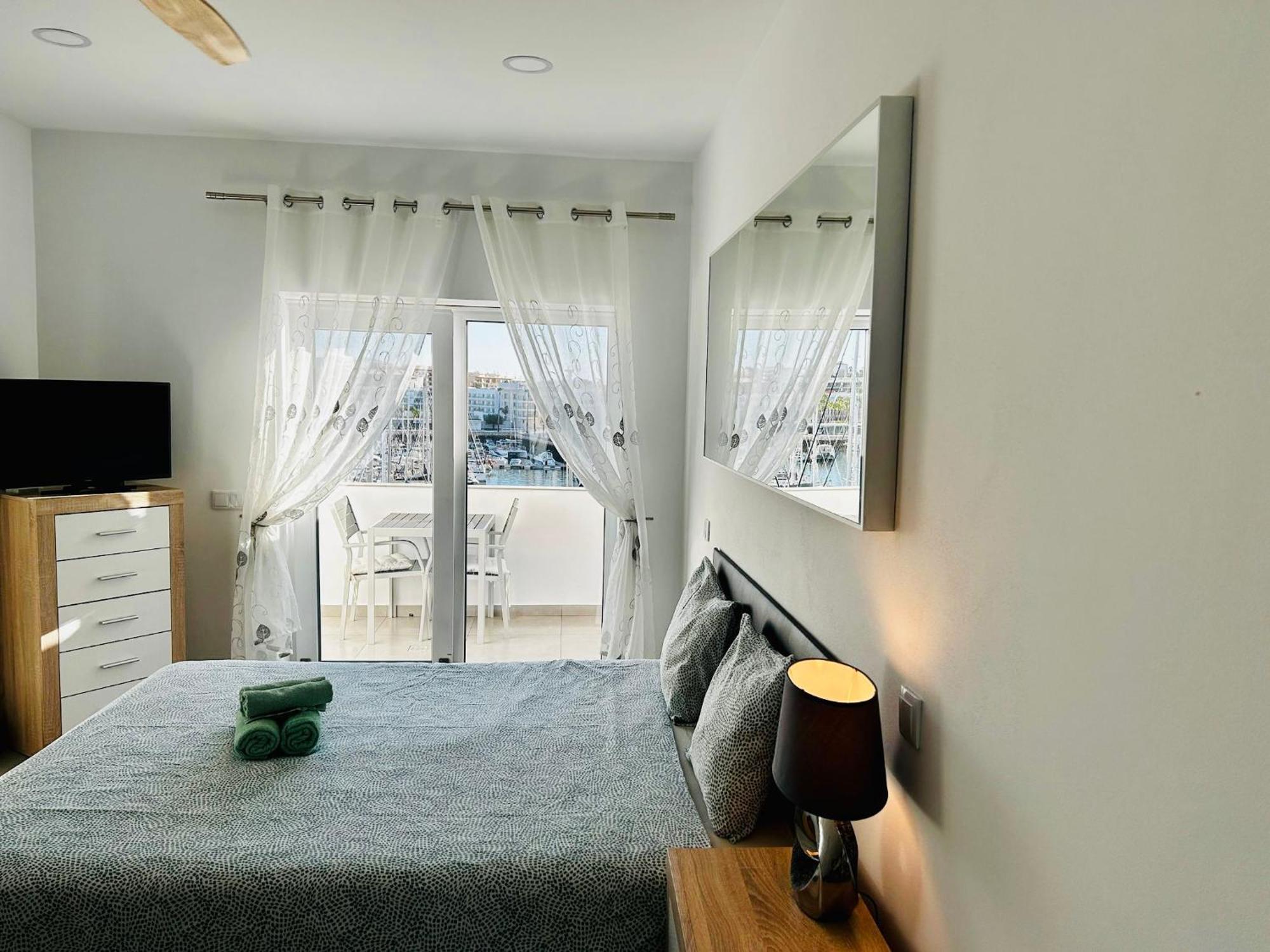 Central Lagos Apt With Marina Views Near Beaches Bagian luar foto