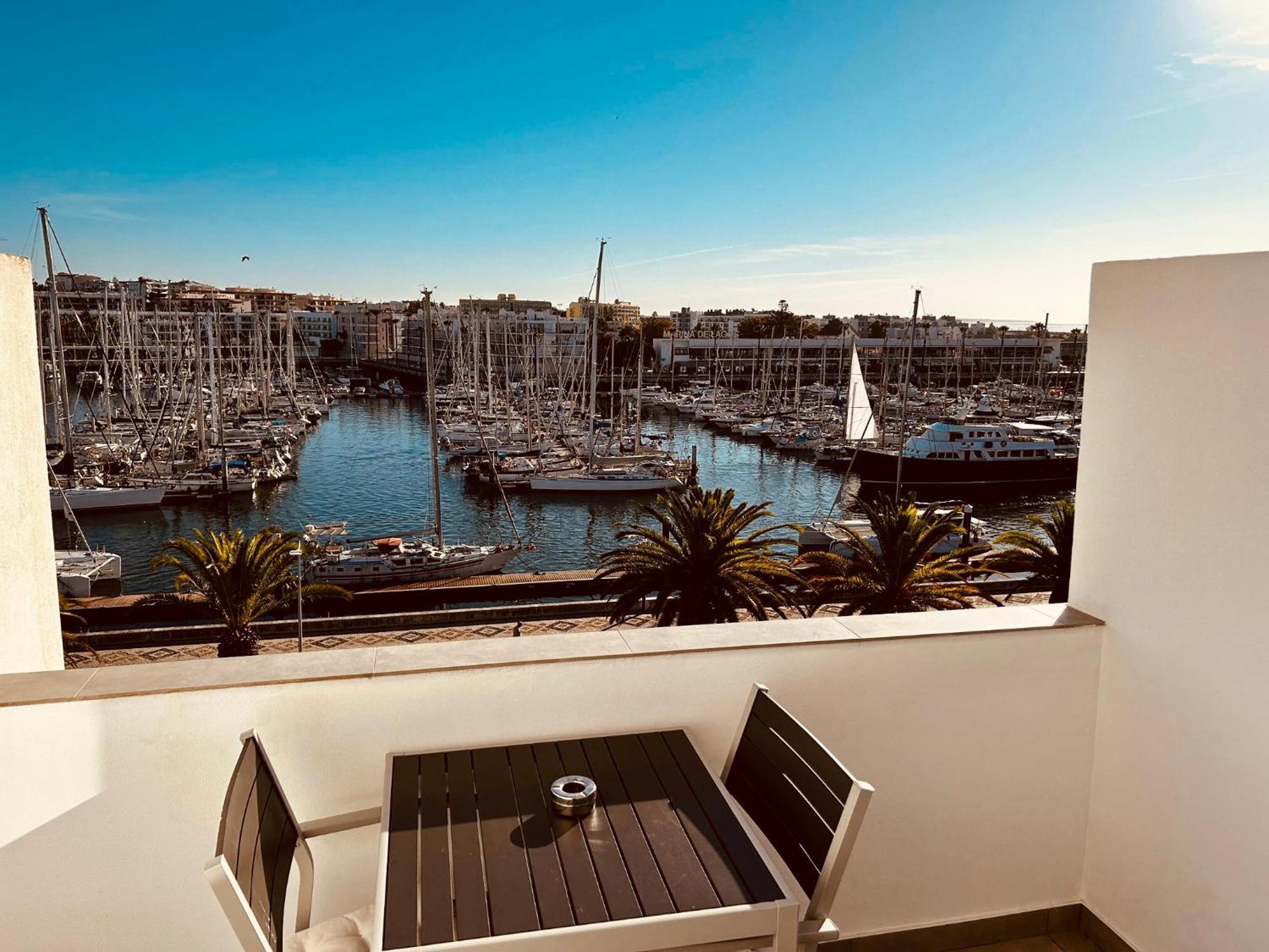 Central Lagos Apt With Marina Views Near Beaches Bagian luar foto