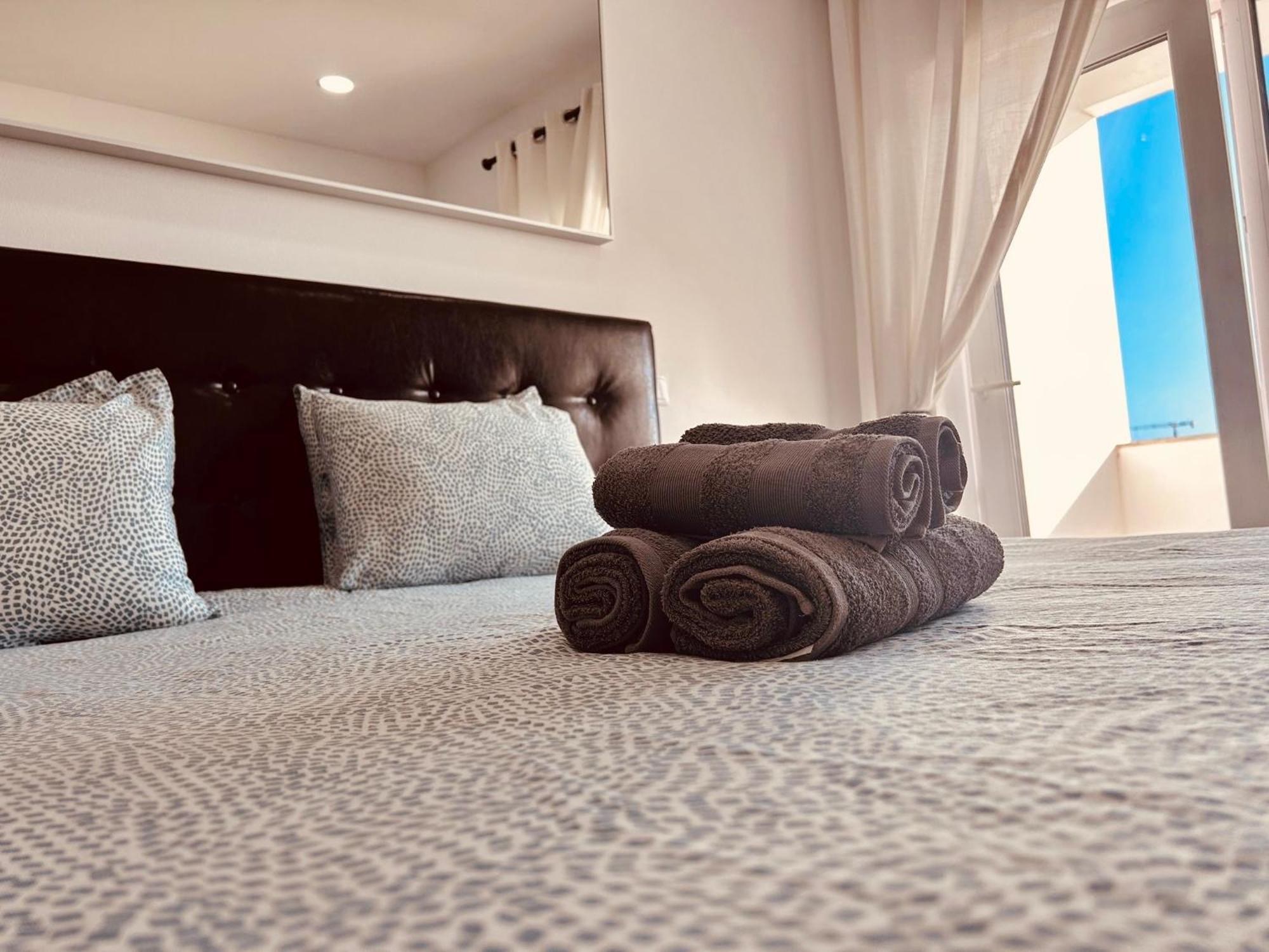Central Lagos Apt With Marina Views Near Beaches Bagian luar foto