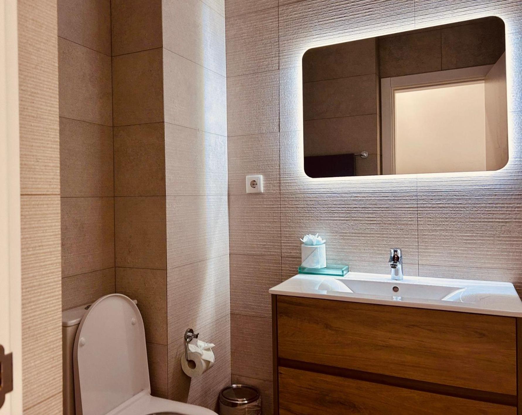 Central Lagos Apt With Marina Views Near Beaches Bagian luar foto