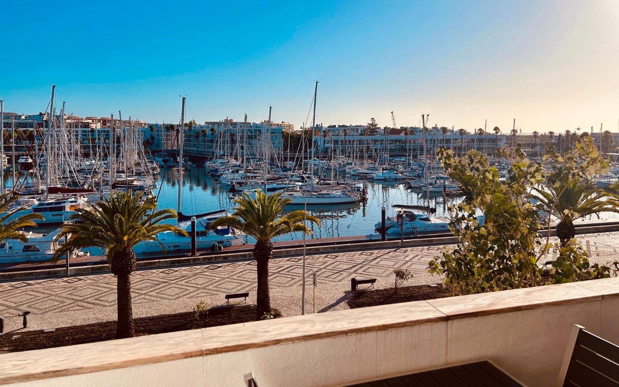 Central Lagos Apt With Marina Views Near Beaches Bagian luar foto