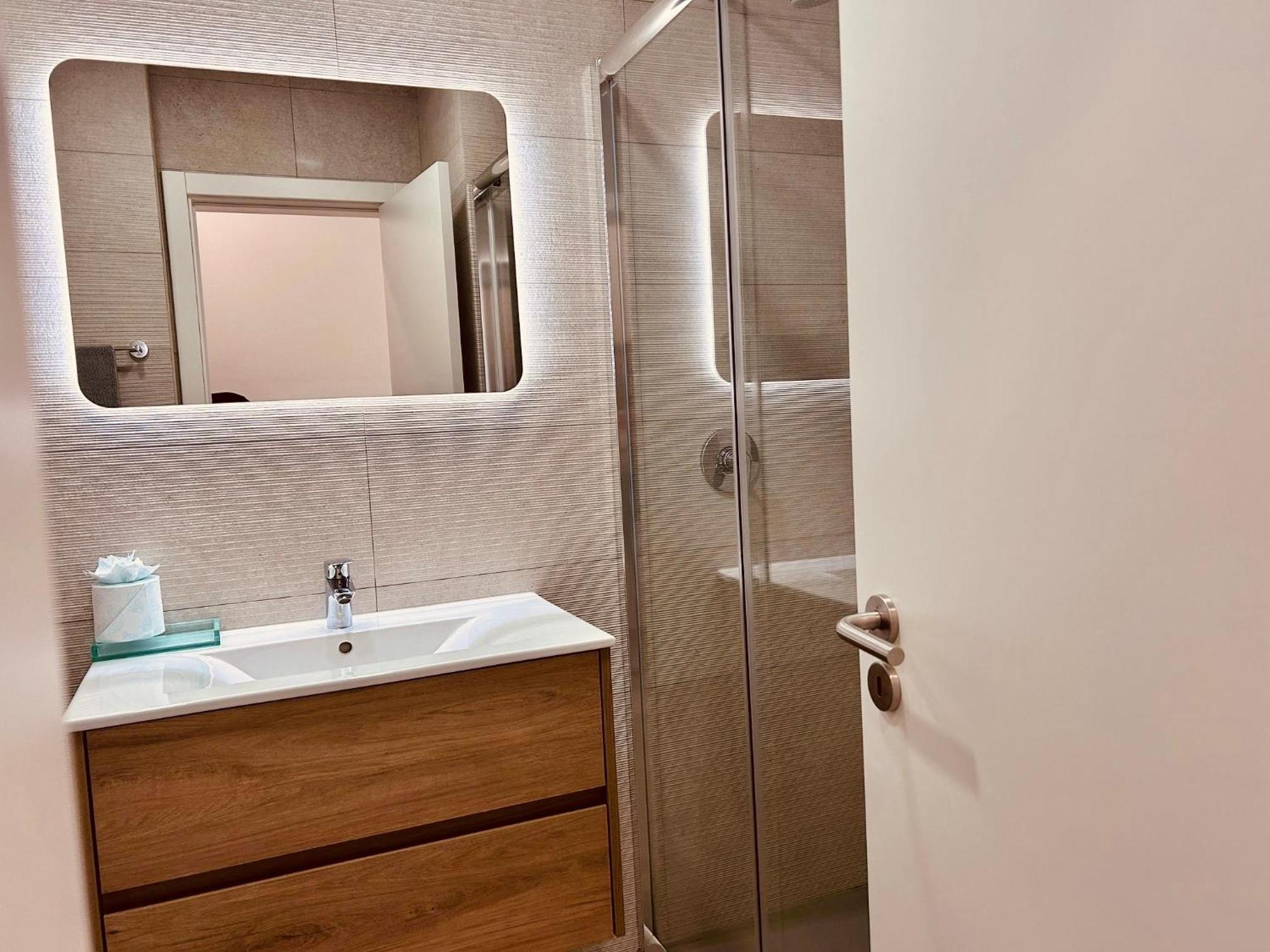 Central Lagos Apt With Marina Views Near Beaches Bagian luar foto