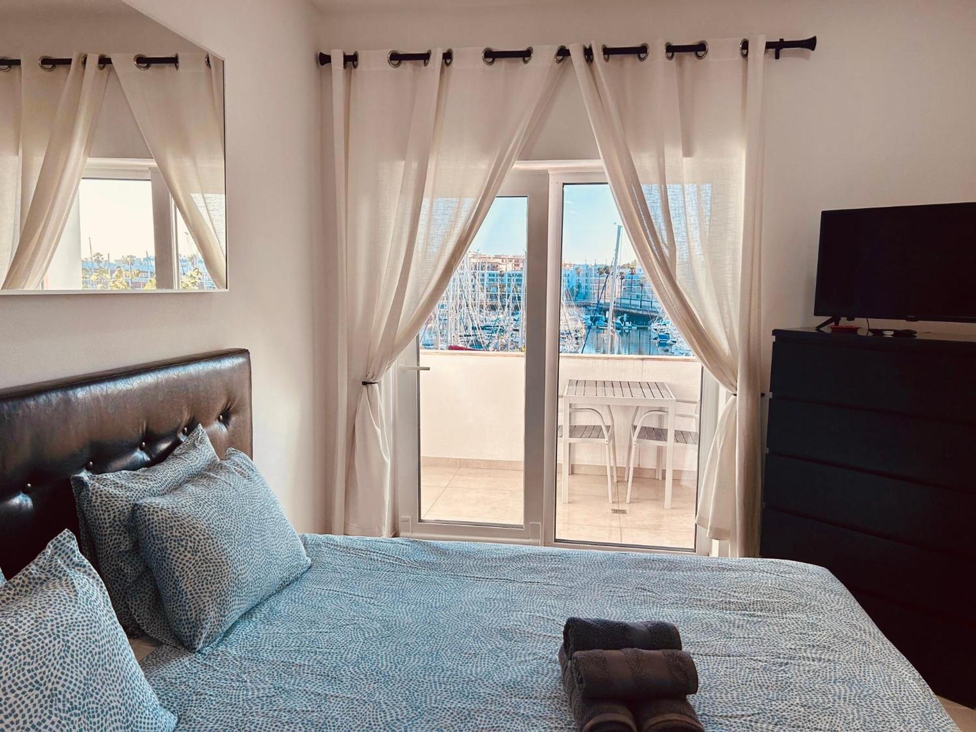 Central Lagos Apt With Marina Views Near Beaches Bagian luar foto