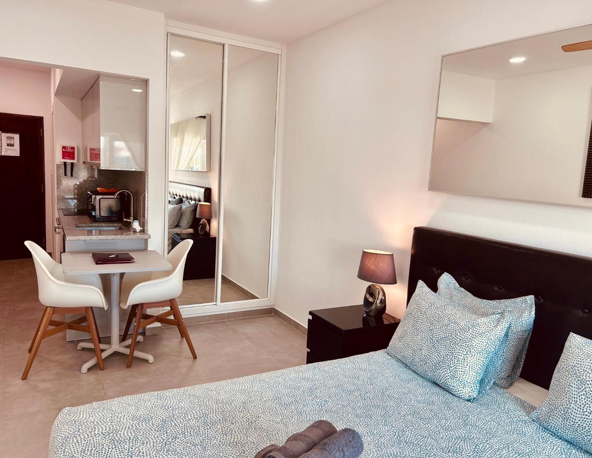 Central Lagos Apt With Marina Views Near Beaches Bagian luar foto