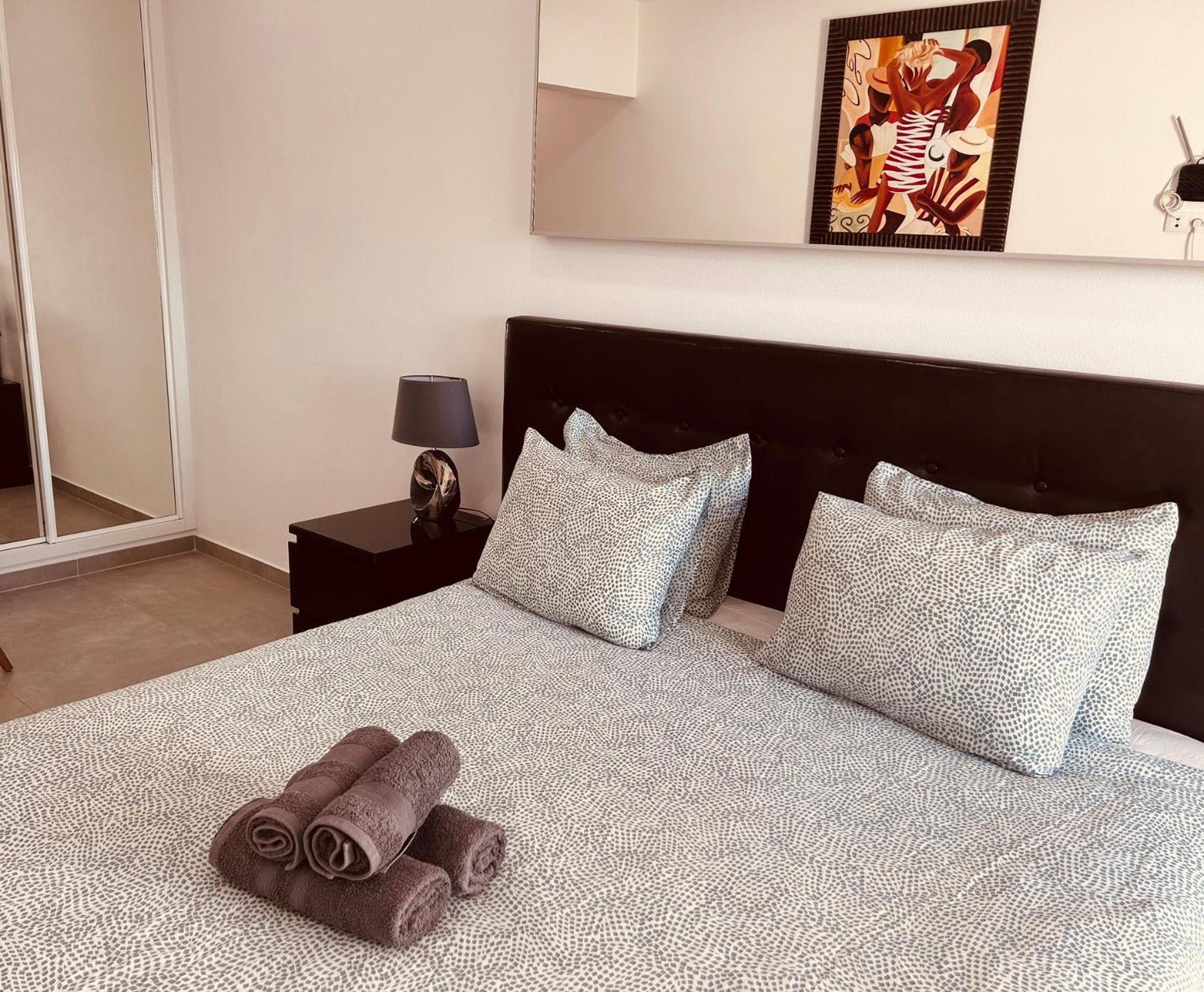 Central Lagos Apt With Marina Views Near Beaches Bagian luar foto