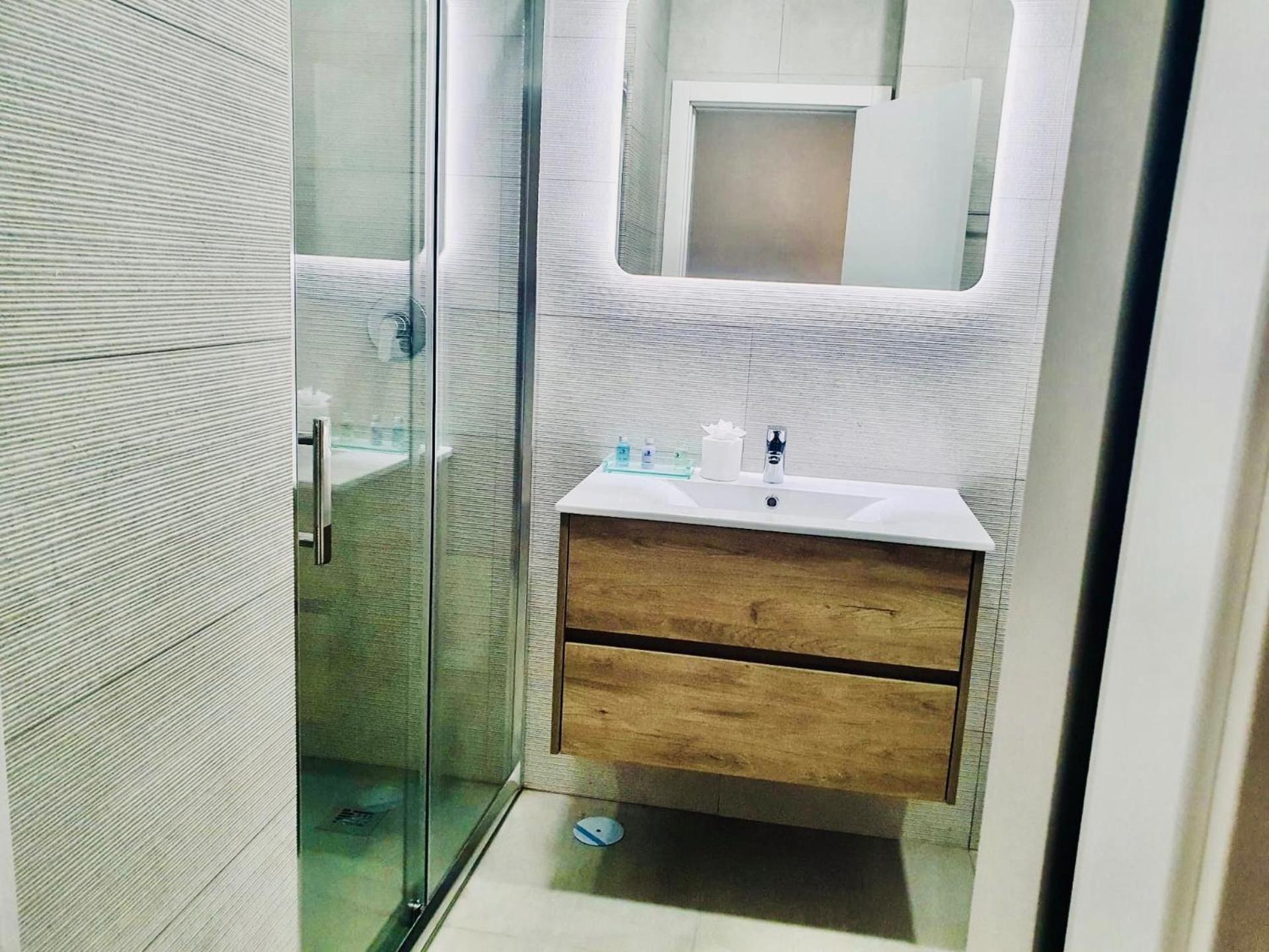 Central Lagos Apt With Marina Views Near Beaches Bagian luar foto