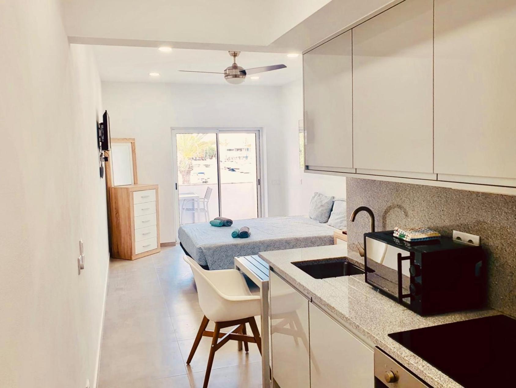 Central Lagos Apt With Marina Views Near Beaches Bagian luar foto