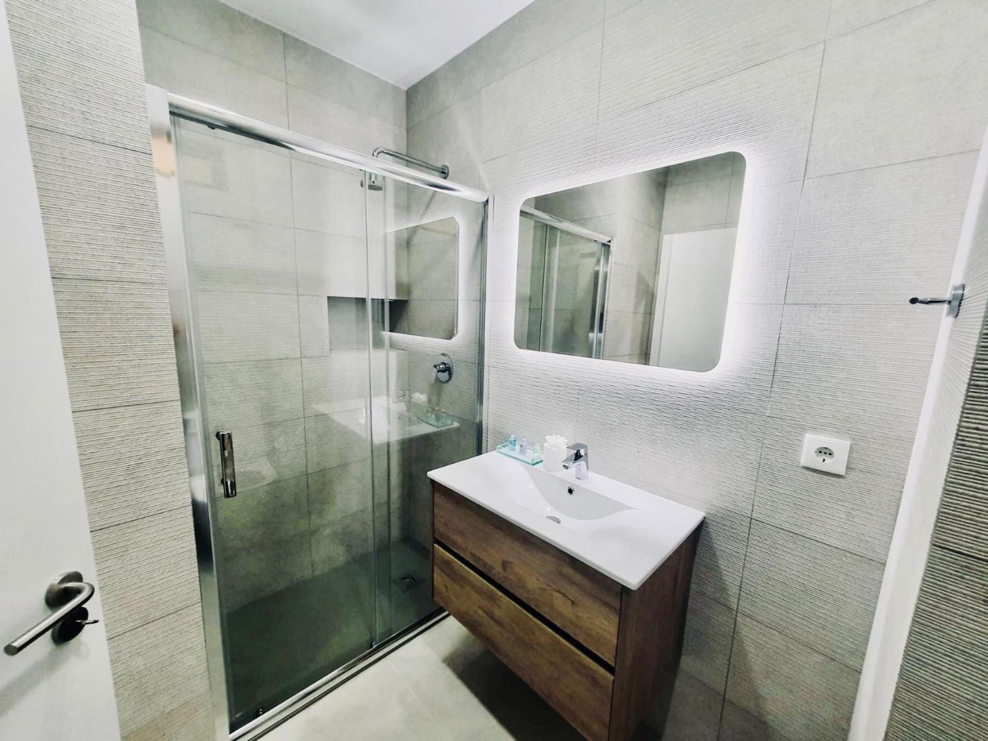 Central Lagos Apt With Marina Views Near Beaches Bagian luar foto