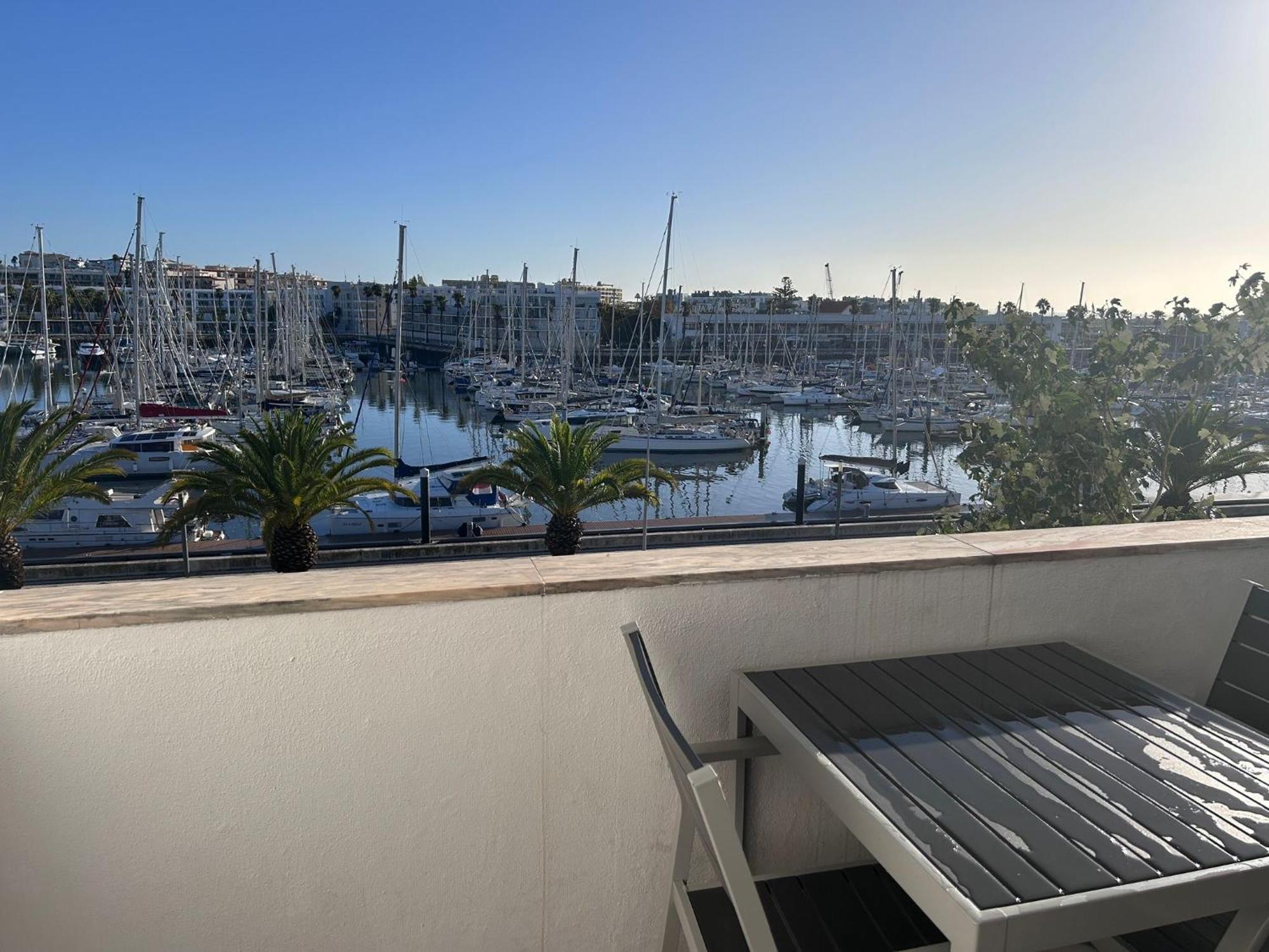 Central Lagos Apt With Marina Views Near Beaches Bagian luar foto